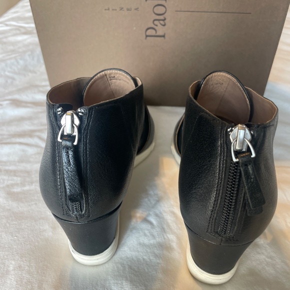 Linea Paolo Women’s Black Wedge Sneakers - Picture 7 of 7